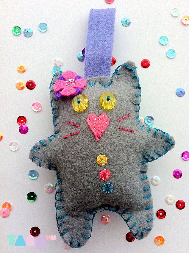 Felt Toy, Plush Toy, Grey Felt Cat with Sequins and Green Bow, Felt Toy, TaraCat, Gift for Children, Christmas Gift