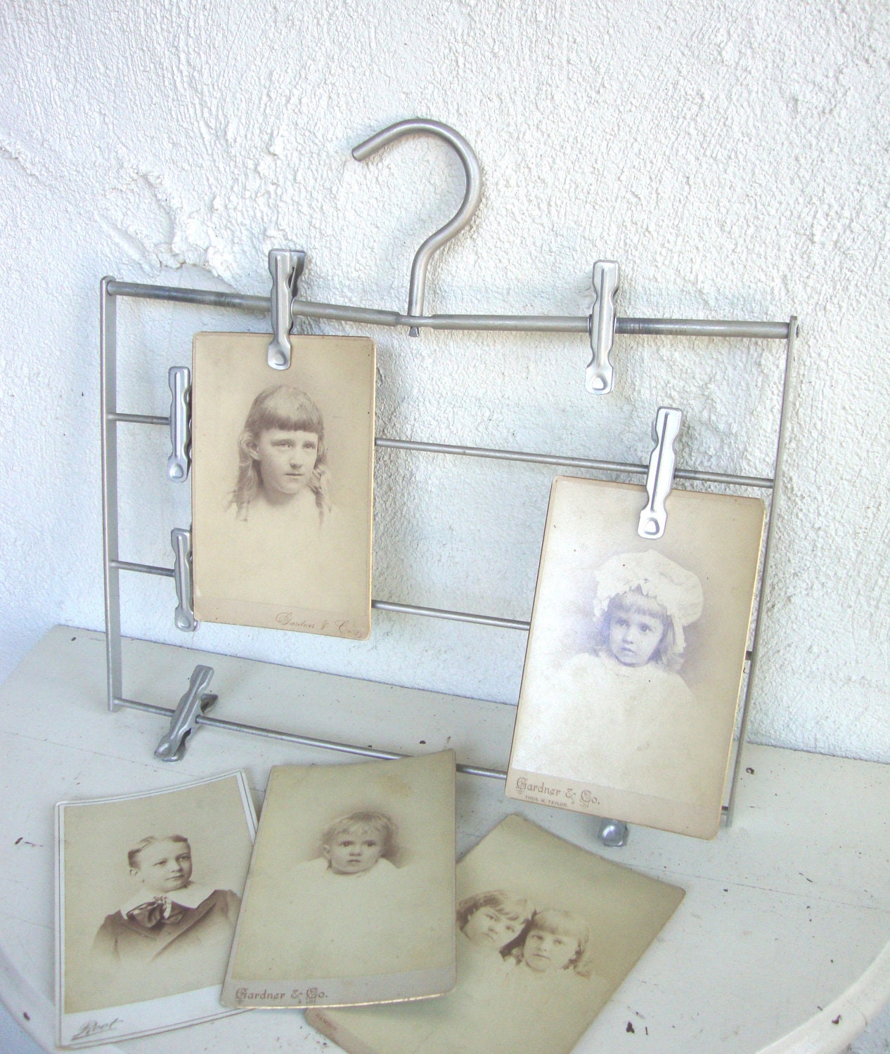 picture hanging clips