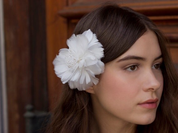 Vintage Inspired White Bridal Feather Flower Fascinator Hair Clip with Pearl Stamen