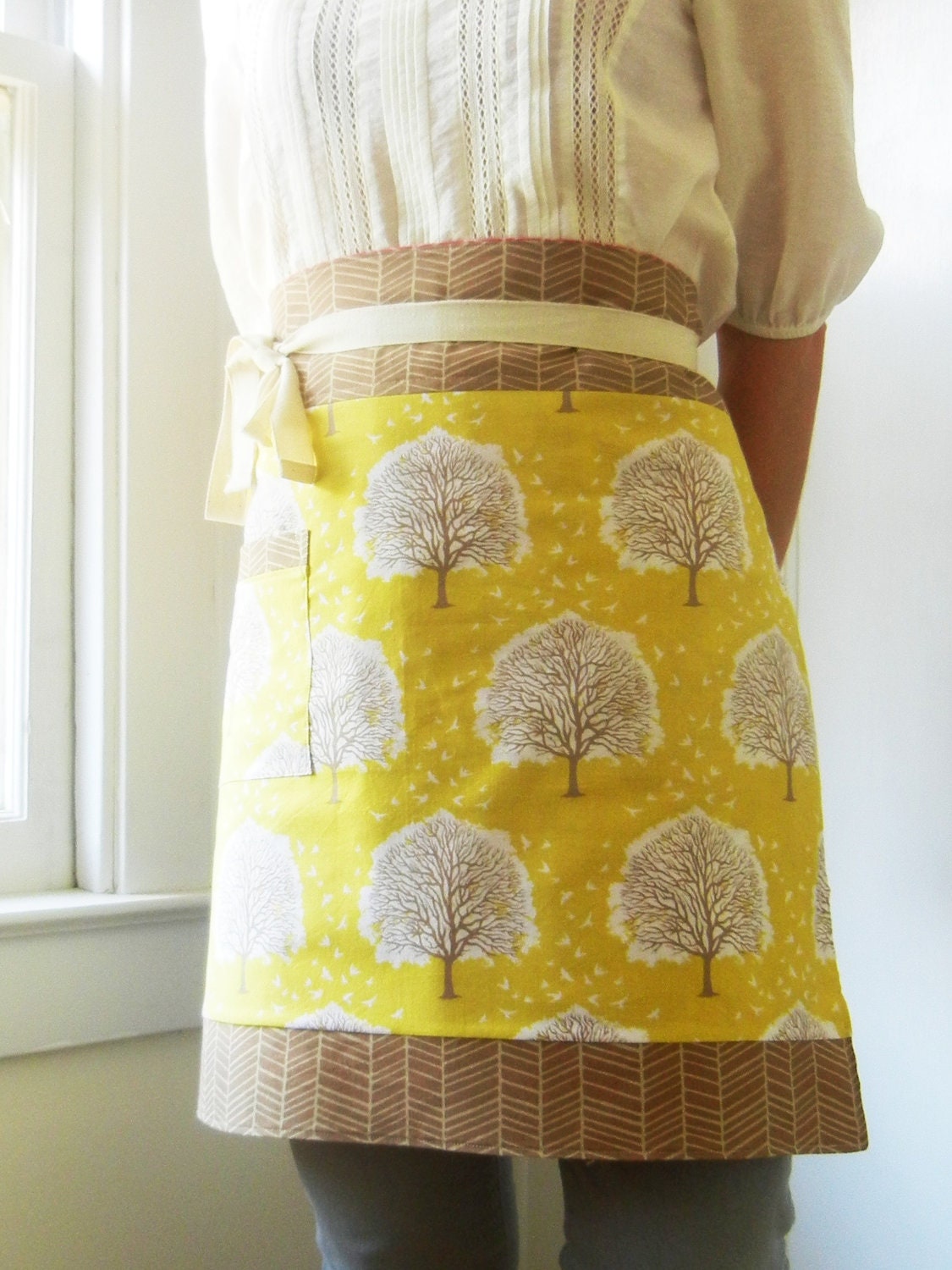 Joel Dewberry yellow fall trees/raspberry flowers reversible half apron - women's  - yellow, cream, brown