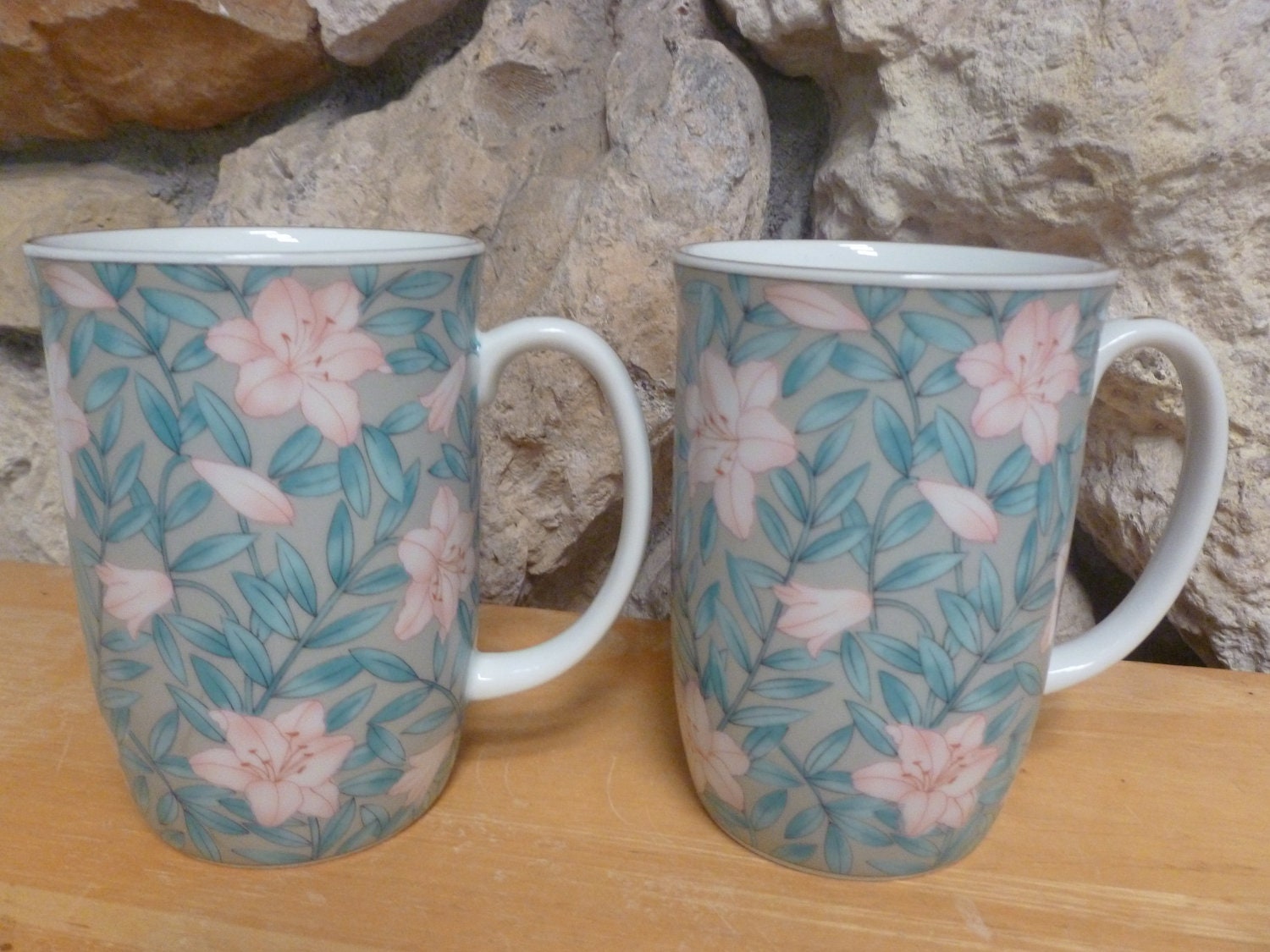 Vintage Otagiri Serenade pattern cup mug set gold trim 2 cups