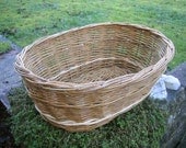 Rustic Woodland Oval Willow Basket, medium size, Two Natural Colours (ref. 12-1)