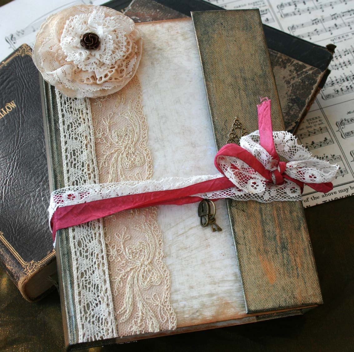 Wedding Planner Journal - 100 pages - in vintage style - Custom