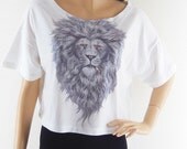Lion Smoking Pipe Cigar Animal Style Art White T-Shirt Crop Top Tee Shirt Screen Print Size L
