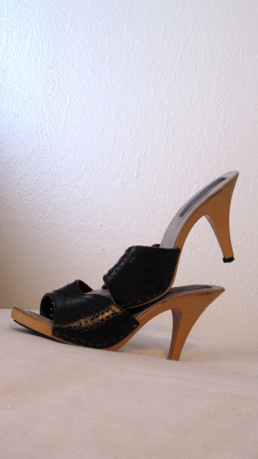 Peep toe Heels 1960s Sandals Black Cutout leather Rapallo designer Size US 5 FREE SHIPPING