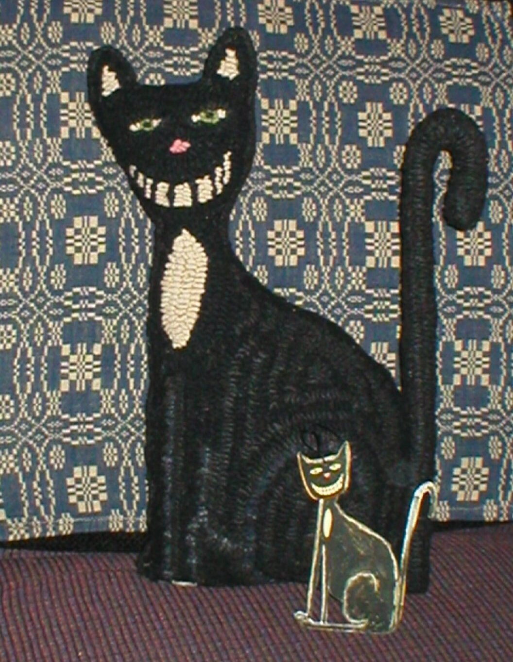 Primitive Folkart  Tall Black Cat  HooKed Rug Pillow  Beacon Hill Collectibles