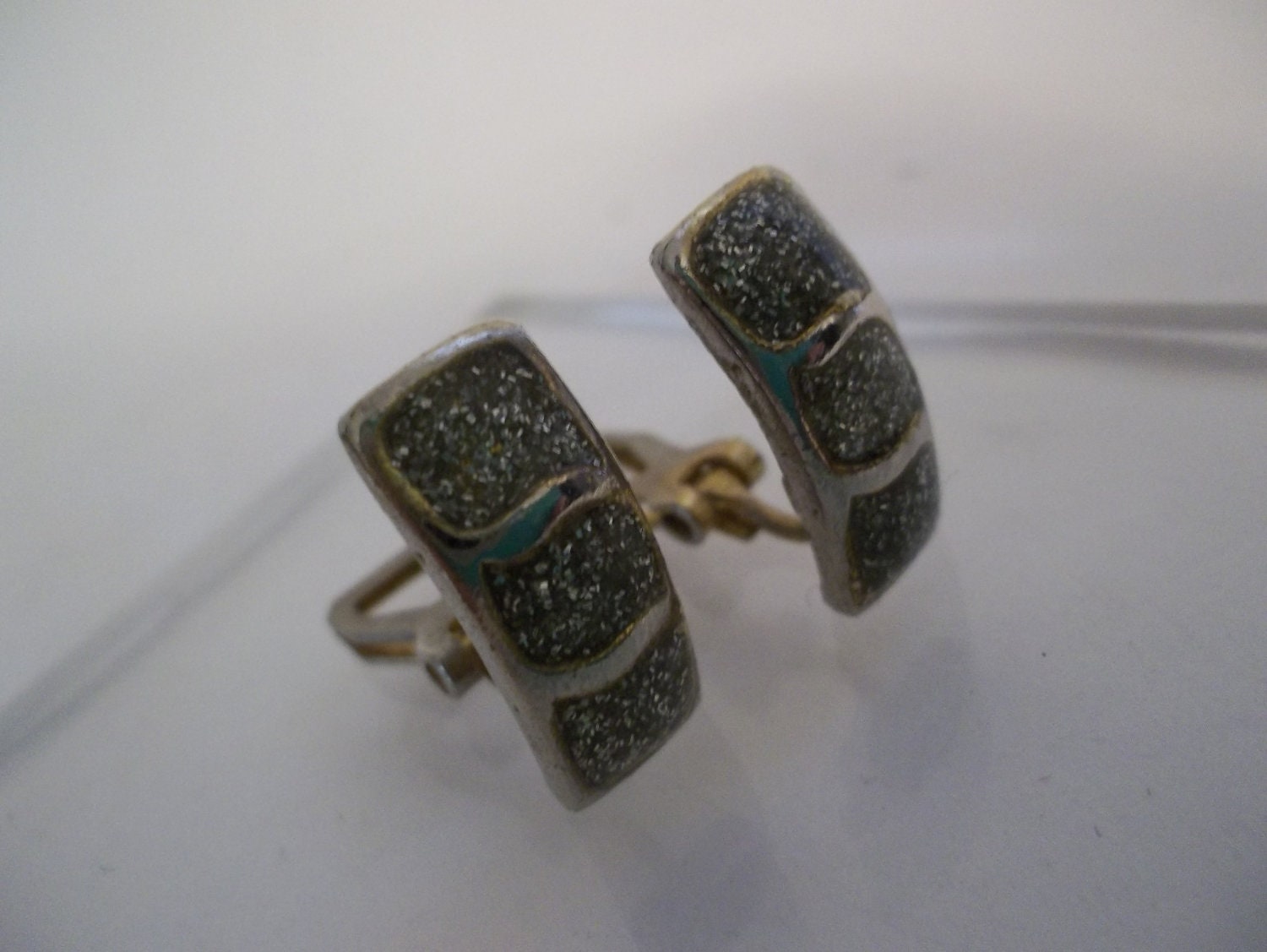 Vintage Tiny Ear Clips/ Small Vintage Clip-On Earring/ Sweet Petite Earrings/ Vintage 1950's Clip Earrings