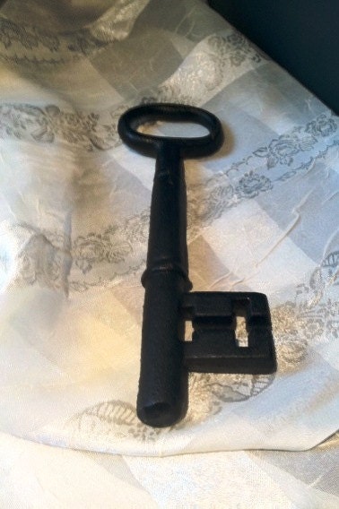 Vintage Unisex Pendant Big Black Key to the City of Philadelphia Historic Early American Colonial