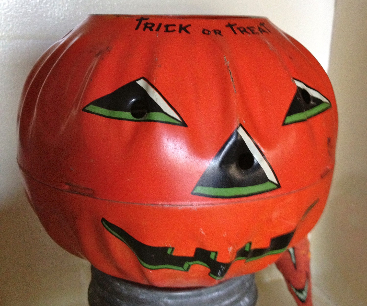 Vintage Halloween Tin Jack O Lantern Pumpkin Candy Container 1950's US Metal Toy Mfg. Company Owls Bats Full Moon 2/2