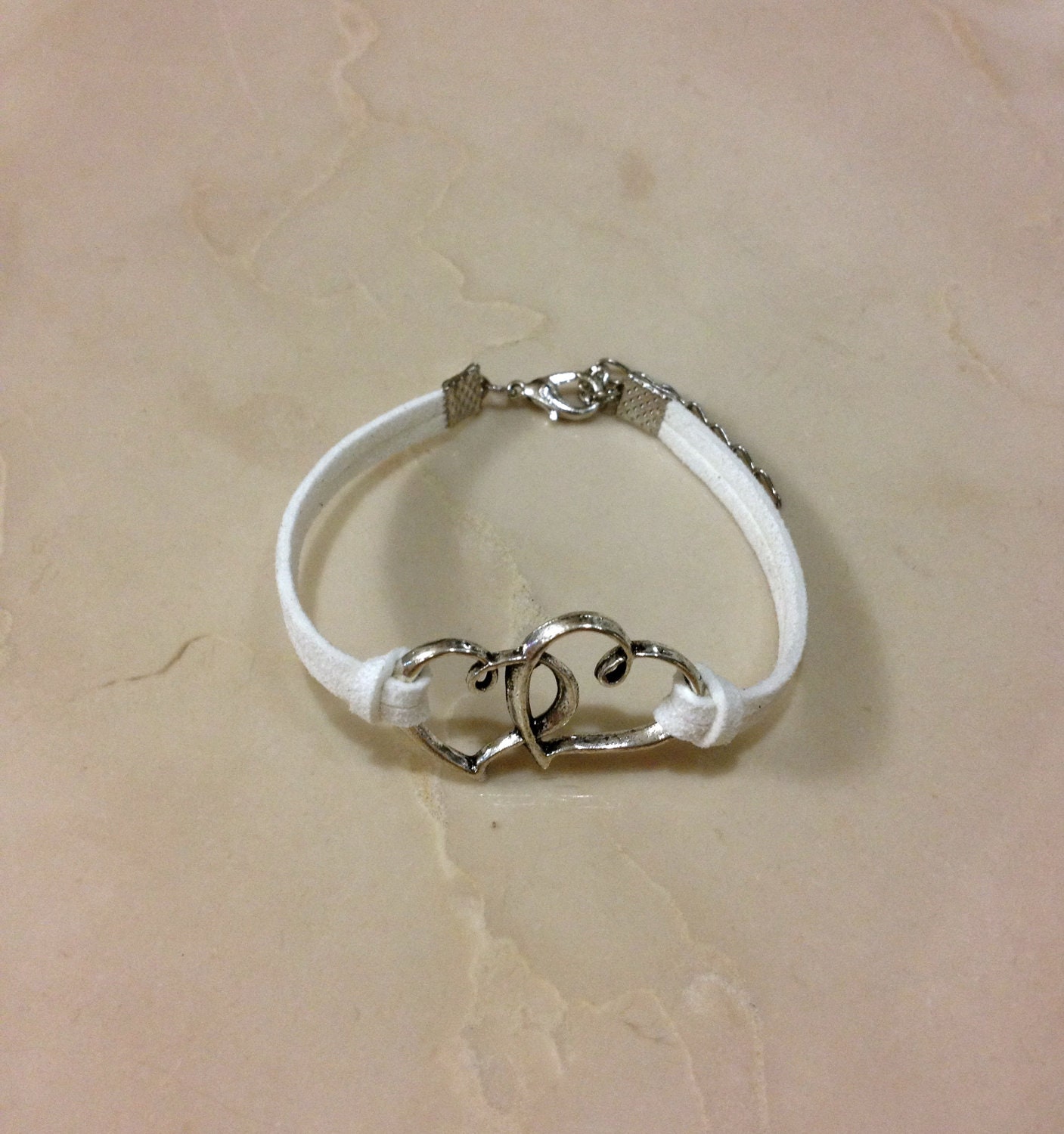Silver heart to heart charm bracelet (white)