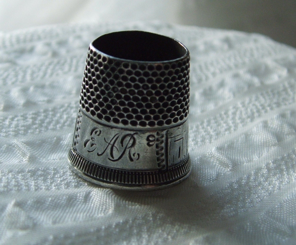 Antique Silver Tailors Thimble / E A R  9 / Village scene engraved