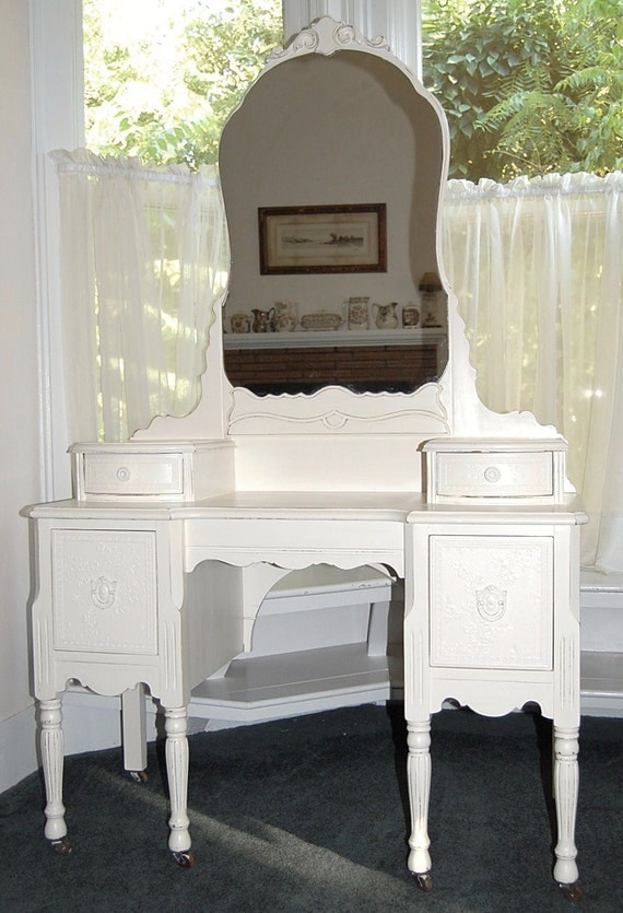 On Hold for Tammy          Beautiful Distressed Cottage Chic Vanity with  Mirror