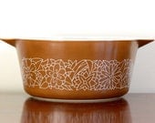 Pyrex USA: "Woodland" 1.5L round casserole dish (circa 1978-84)