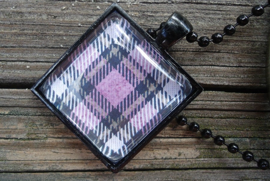 Shades of Purple Plaid with Black Pendant Tray and Chain