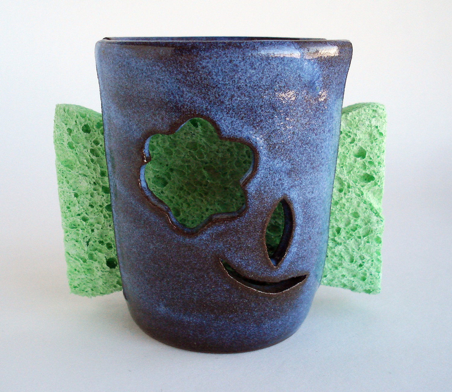 Pottery sponge holder: blue with carved flower