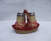 Baskets with salt and pepper shaker knitted rope with red embroidery