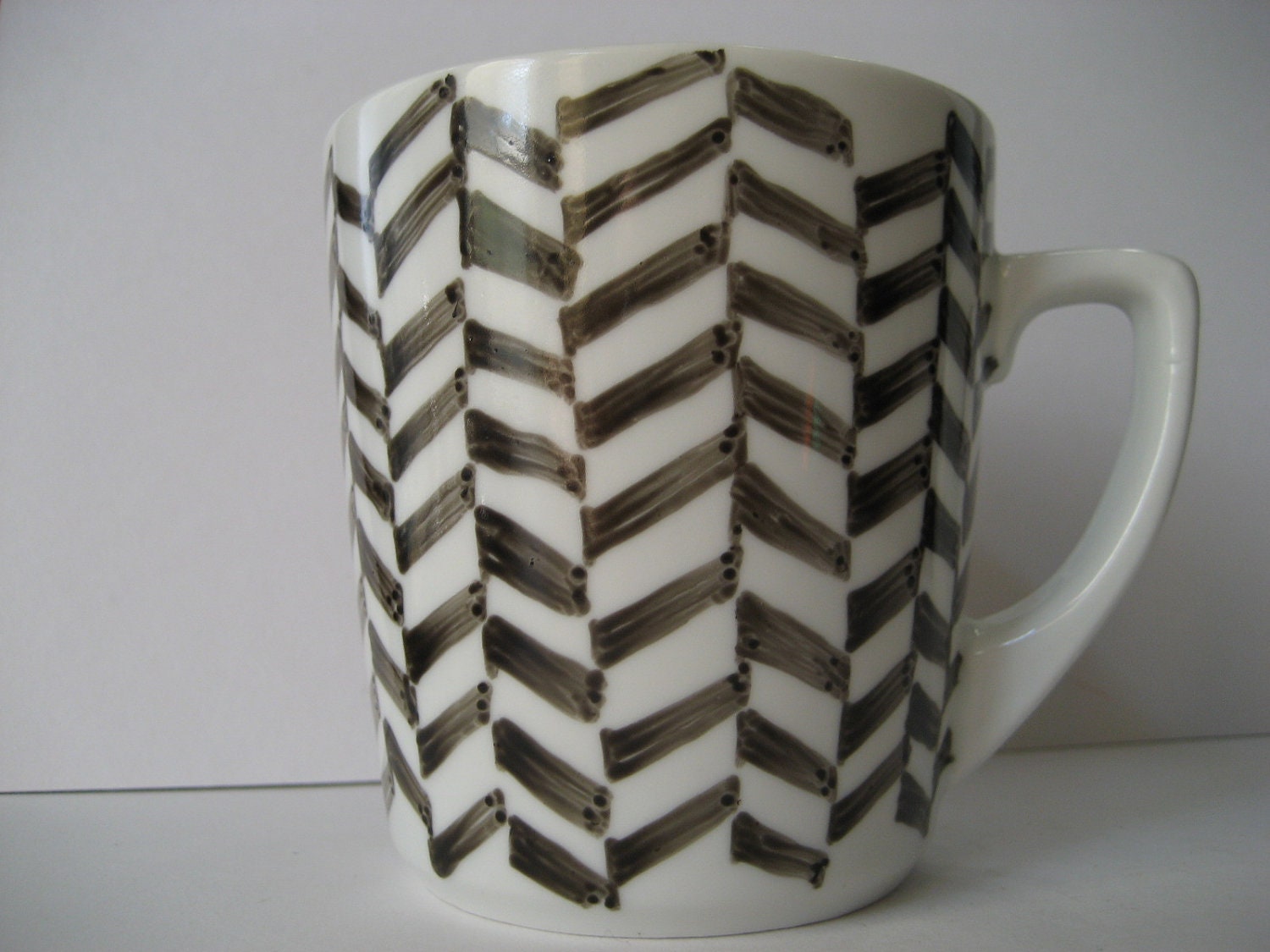 Herringbone mug, Black and White
