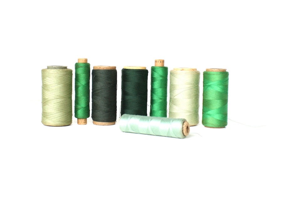 Vintage Thread Shades of Green Sewing Craft Supplies Textiles Cotton Instant Collection - HappyFortuneVintage
