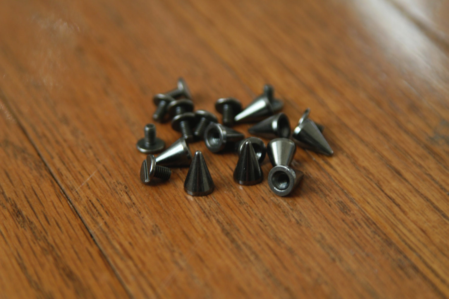3/8" Black Washed Screwback Metal Spikes