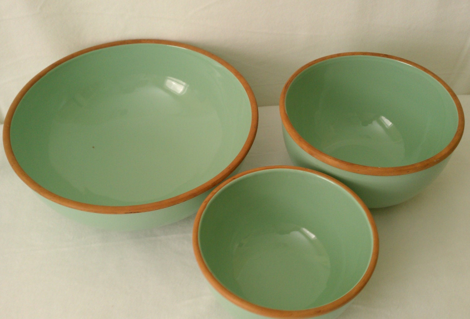Set of 3 Stoneware Farm Mixing Bowls in Green