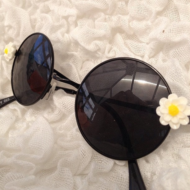 Daisy Retro Black Round Lens Sunglasses