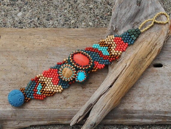 Ponto Peyote Free Form Beaded Cuff Bracelet frisada Cabochão - Bead Tecelagem - Pequenas Coisas da Vida