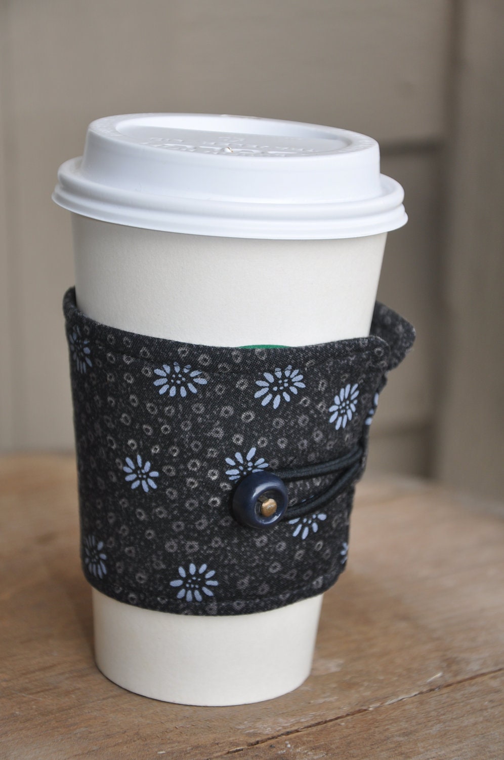 Steel Gray Daisy Fabric Print for your Java or Tea Wrap Around Sleeve