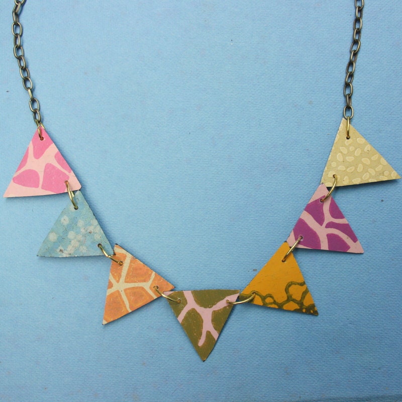 Sweet Pea Bunting Lino Necklace