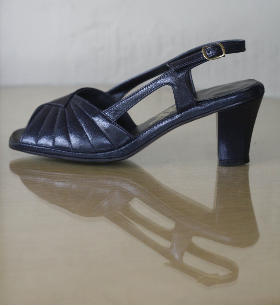 1970s navy blue Hush Puppies vegan sandals / never worn / size 7.5, 8
