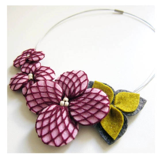 Handmade Felt & Fishnet Necklace - 3 Flower Light Pink and Purple