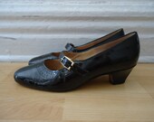 1960s Patent Leather Walking Heel Mary Janes with Cut Out Details Size 7.5 8