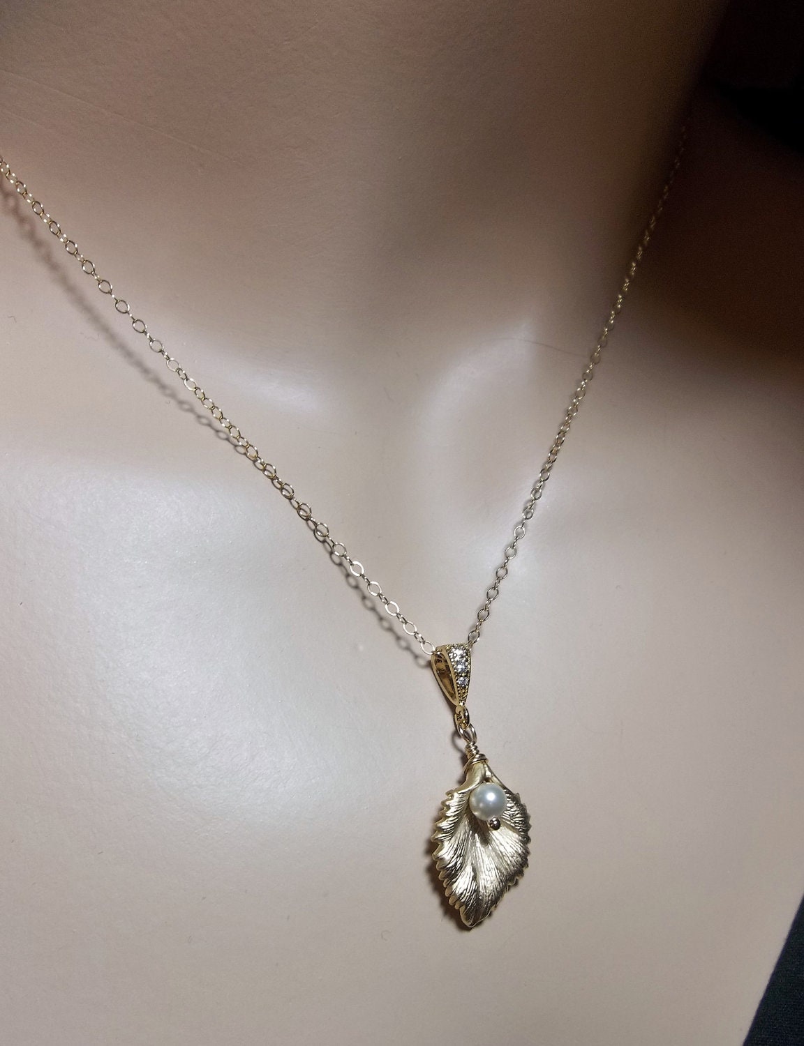 Pearl necklace - Feather - Gold filled- Bridal jewelry - Bridesmaids - Elegant- gift -