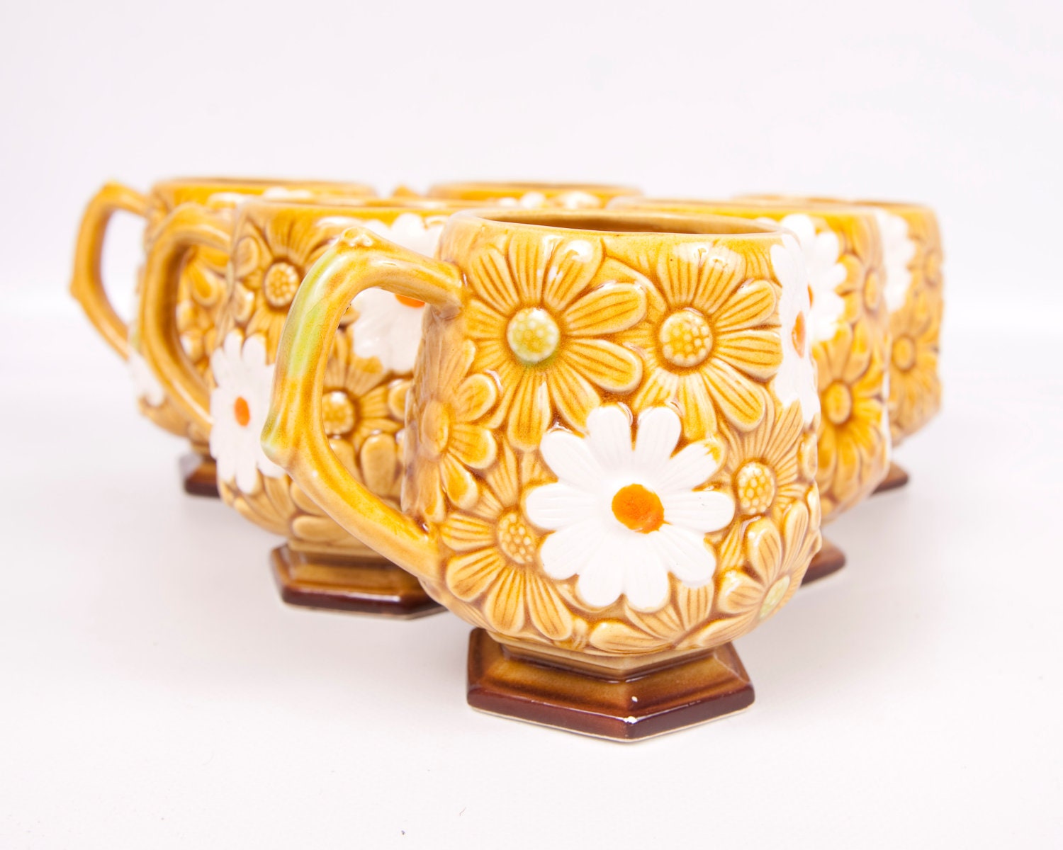 Vintage Fred Roberts Co Daisy Pattern Coffee Cups Set of 6 Yellow White Daisies Made in Japan Retro Kitchen Deco