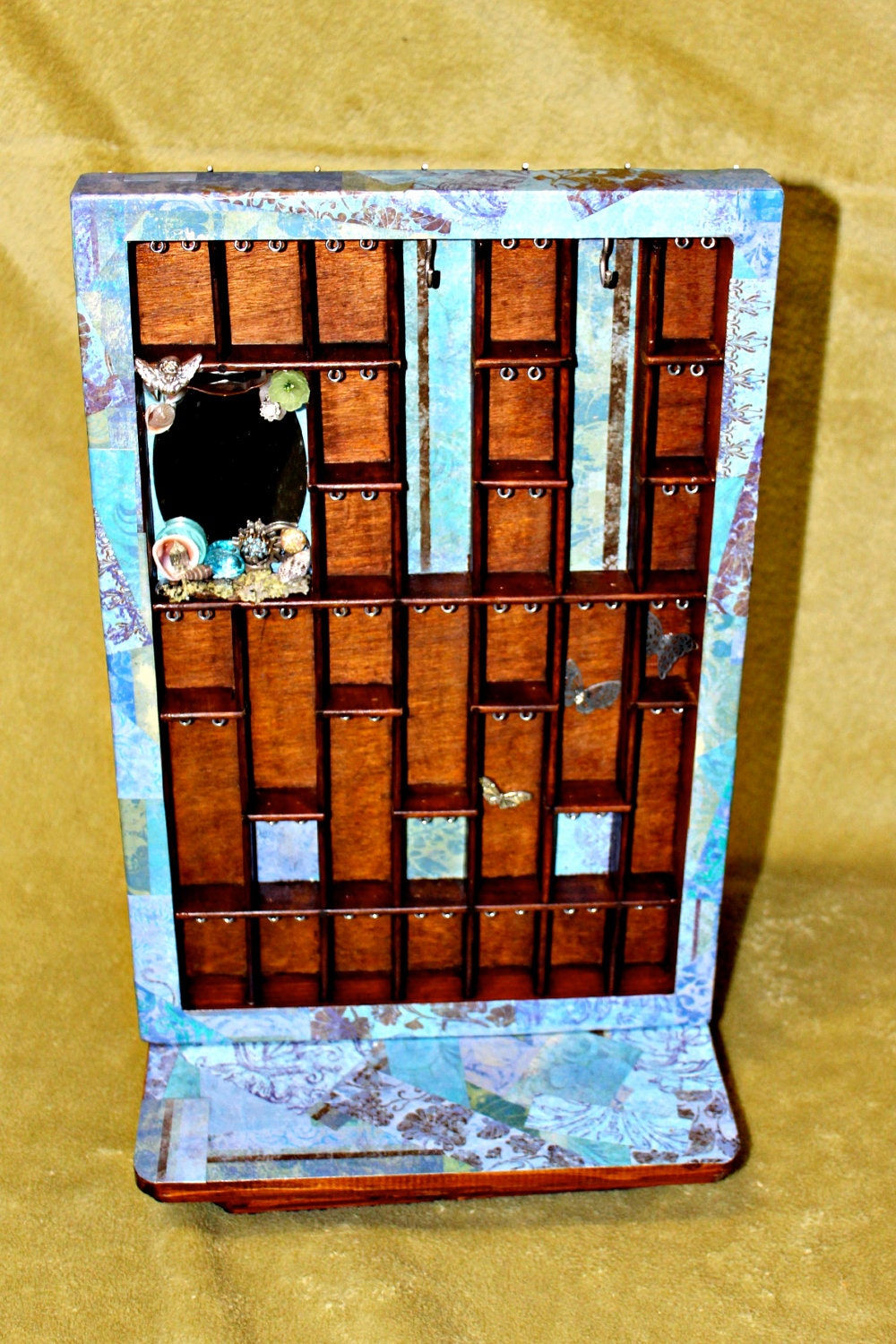 Fly Away Rotating jewelry display with mirror & hooks on back