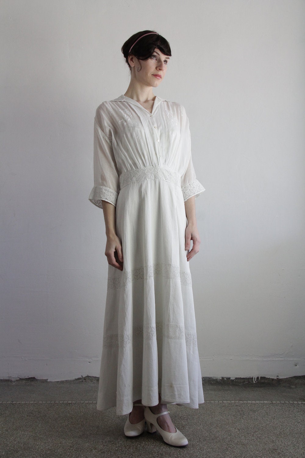 1910s Edwardian Gown . Antique Dress . Embroidery and Lace . Cotton . TITANIC Bridal Attire