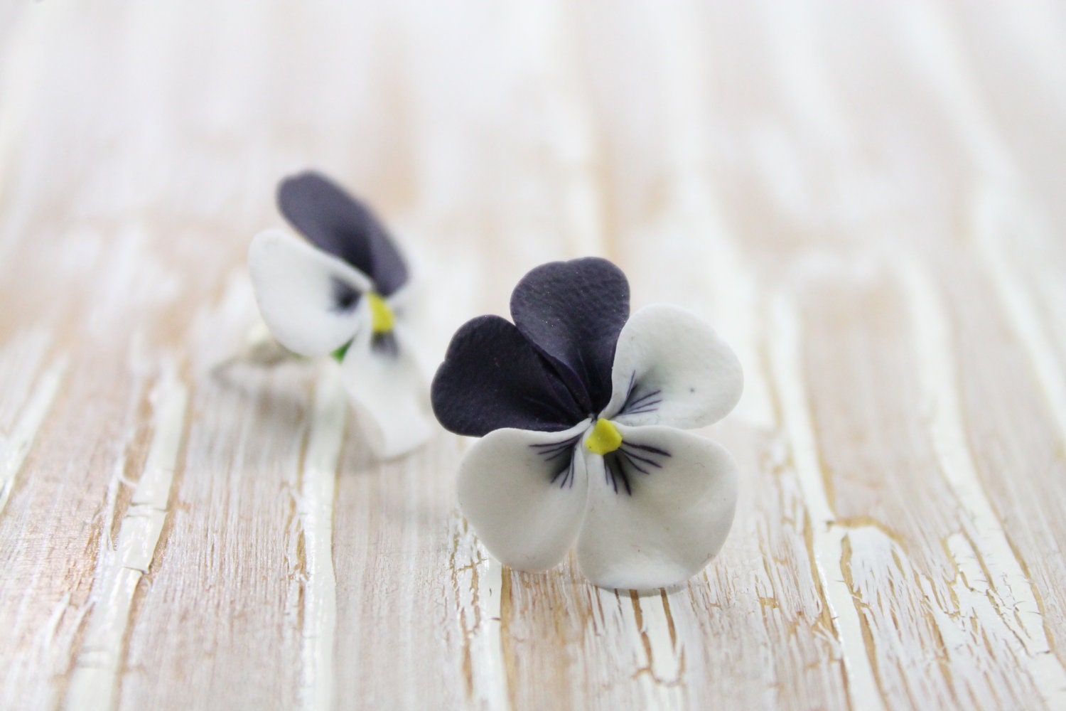 Pansies, Heartsease flowers -- Earrings stud
