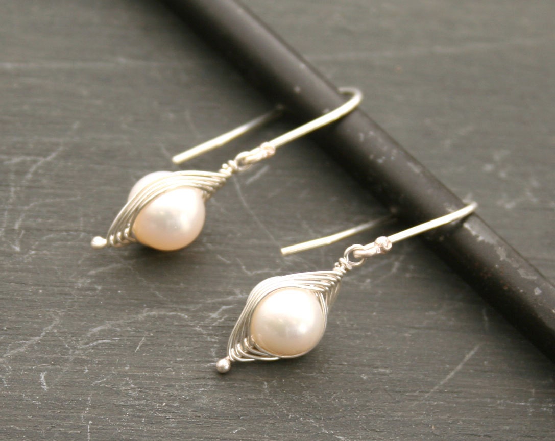 Peapod earrings. A snow pea in a pod pearl earrings