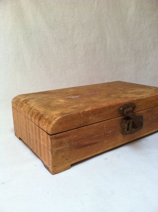 Vintage LOCKING CIGAR BOX / Treasure Chest With Inset Mirror / Powder Cosmetic or Jewelry Box