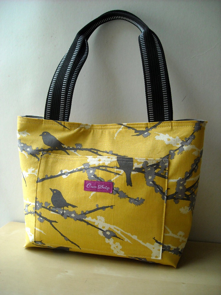 Sparrows in Vintage Yellow - Everyday Tote Bag