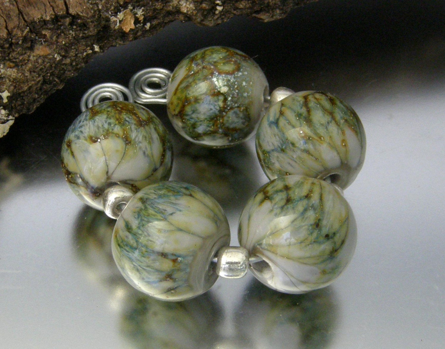 KILLERBEEDZ1 - Neutral Crackle - 5 Round Lampwork Beads