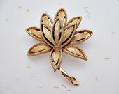 Avon 1971 Precious Pretenders Flower Vintage Brooch Pin