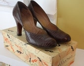 Vintage Snakeskin Pumps.  Women's Pumps.  Vintage Women's Shoes.  Brown Women's Shoes.  6.5 Narrow.
