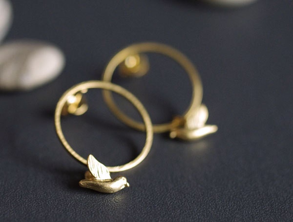 NEW . fly away . dainty bird hoop earrings