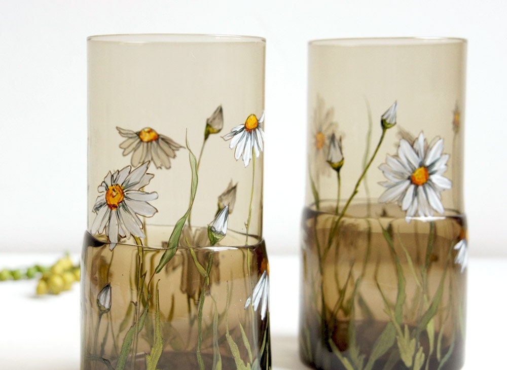 Set of 2 Smoky Brown Glass Tumblers - Daisies, Botanical Collection