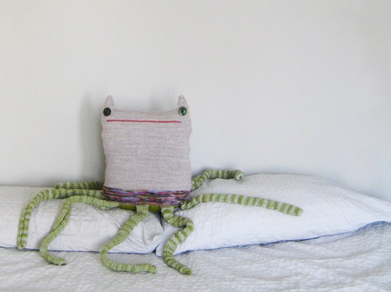 Quinn - Beast Pillow - No. 168