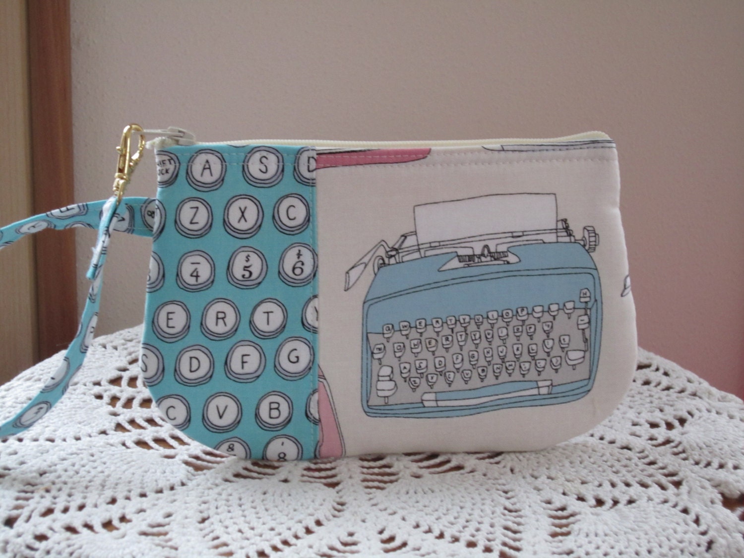Retro Typewriter Clutch Wristlet Zipper Gadget Pouch Smart Phone Bag