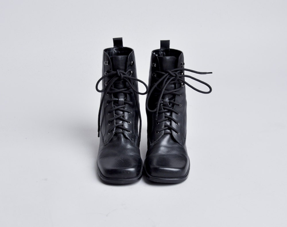 black ankle lace up boots booties / 7.5 M