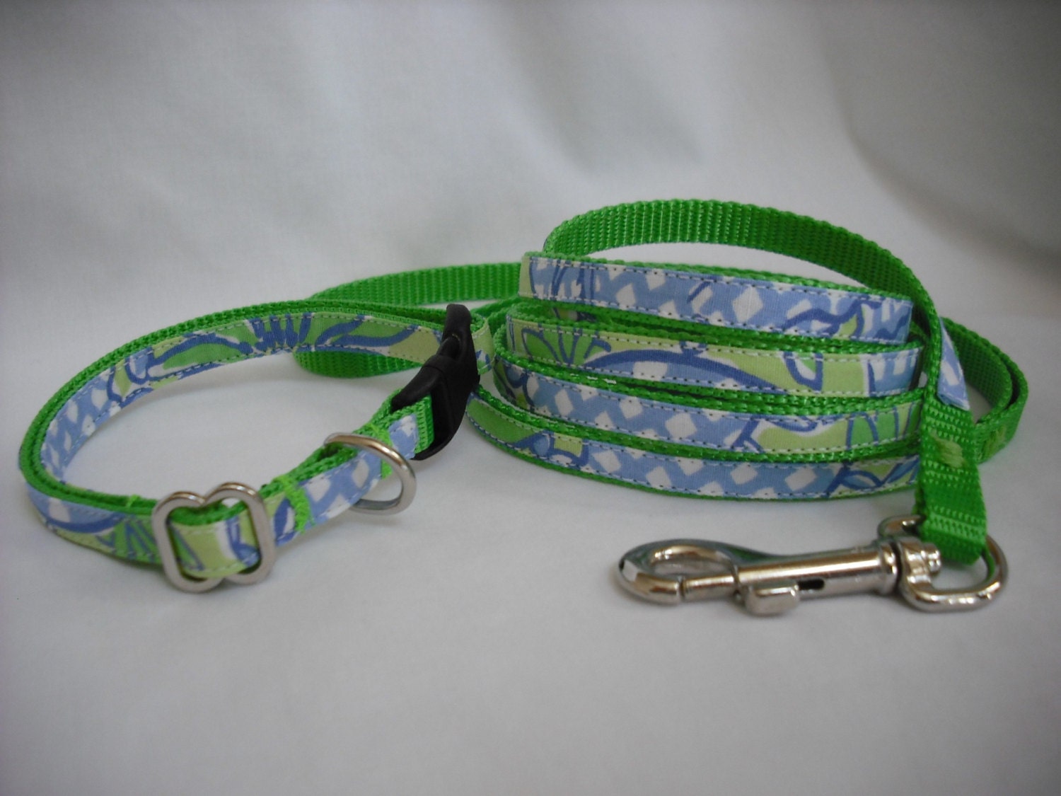 Lilly Pulitzer Seafood Salad Fabric Dog Collar and Leash Set Size: XSmall