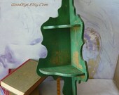 Green Cottage Wall Shelf  40s 50s Small Wooden Folk Art Decorator What Not Hanging