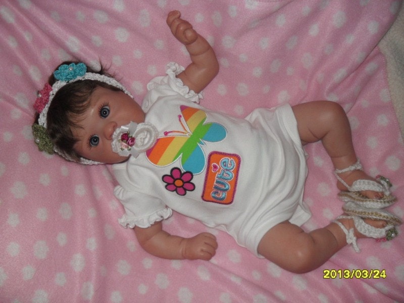 Gorgeous hand crochet baby sandals with matching headband, beautiful design